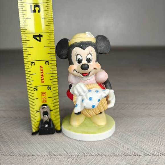 Vintage Walt Disney Productions Minnie Mouse With Picnic Basket Ceramic Figurine - Picture 6 of 6